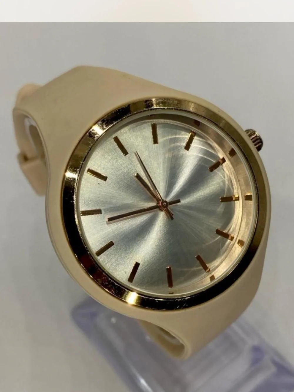 Gold-Tone *^* Bisque” Minimalist Silicone Strap Watch - Cream \ Gold Hardwear *